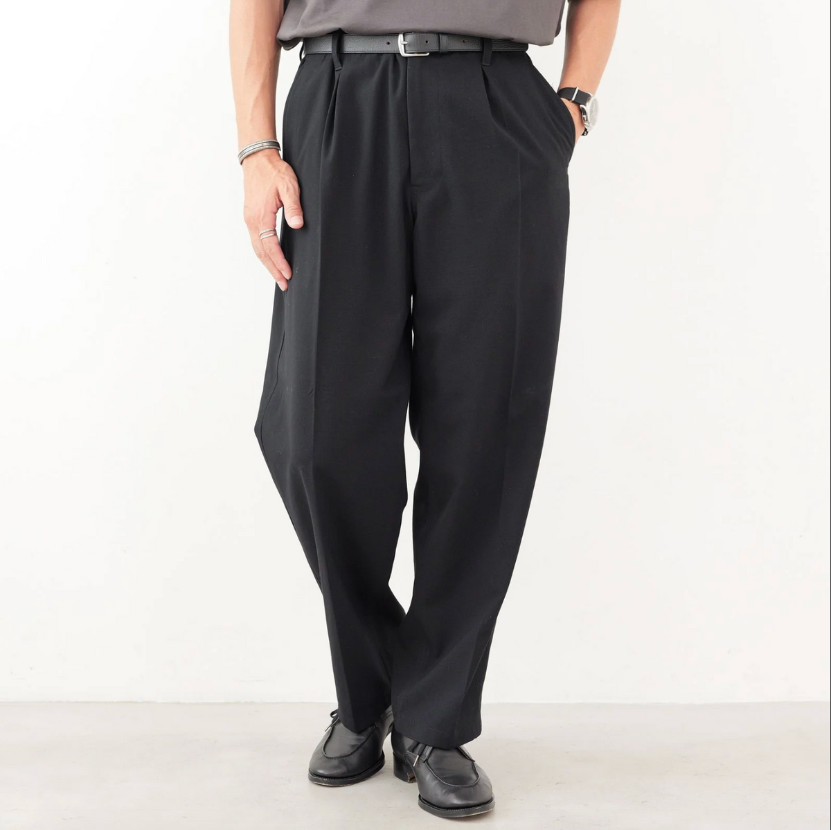 Minimal Tuck Pants