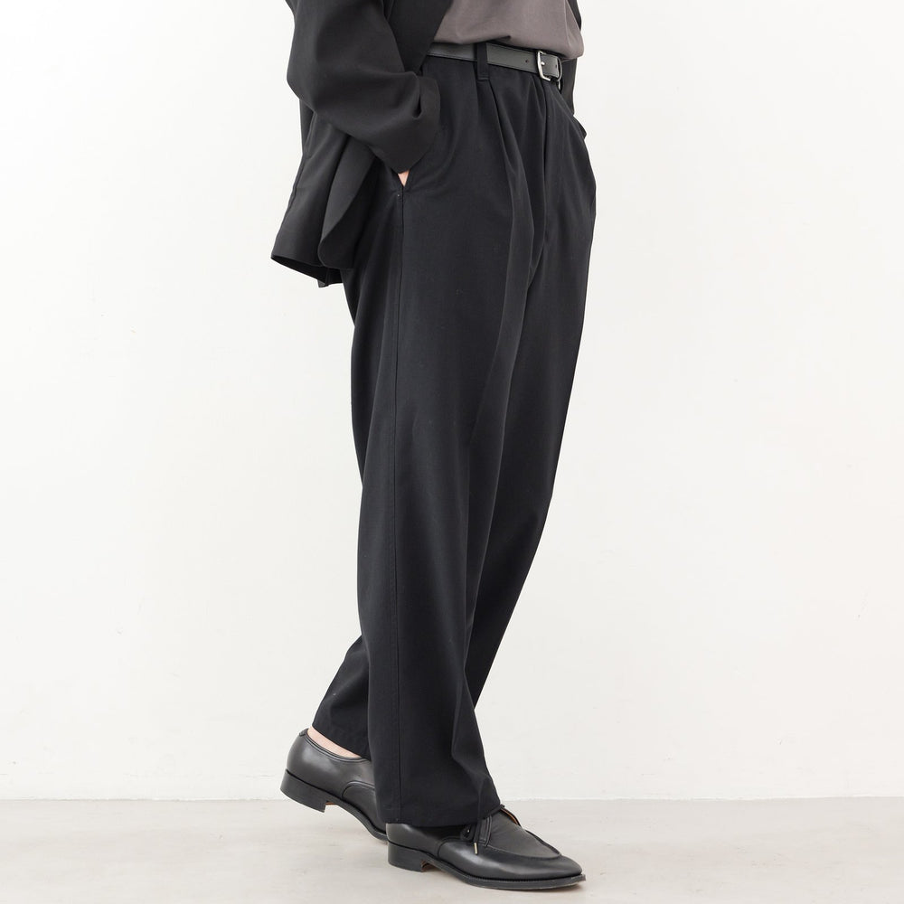 Minimal Tuck Pants