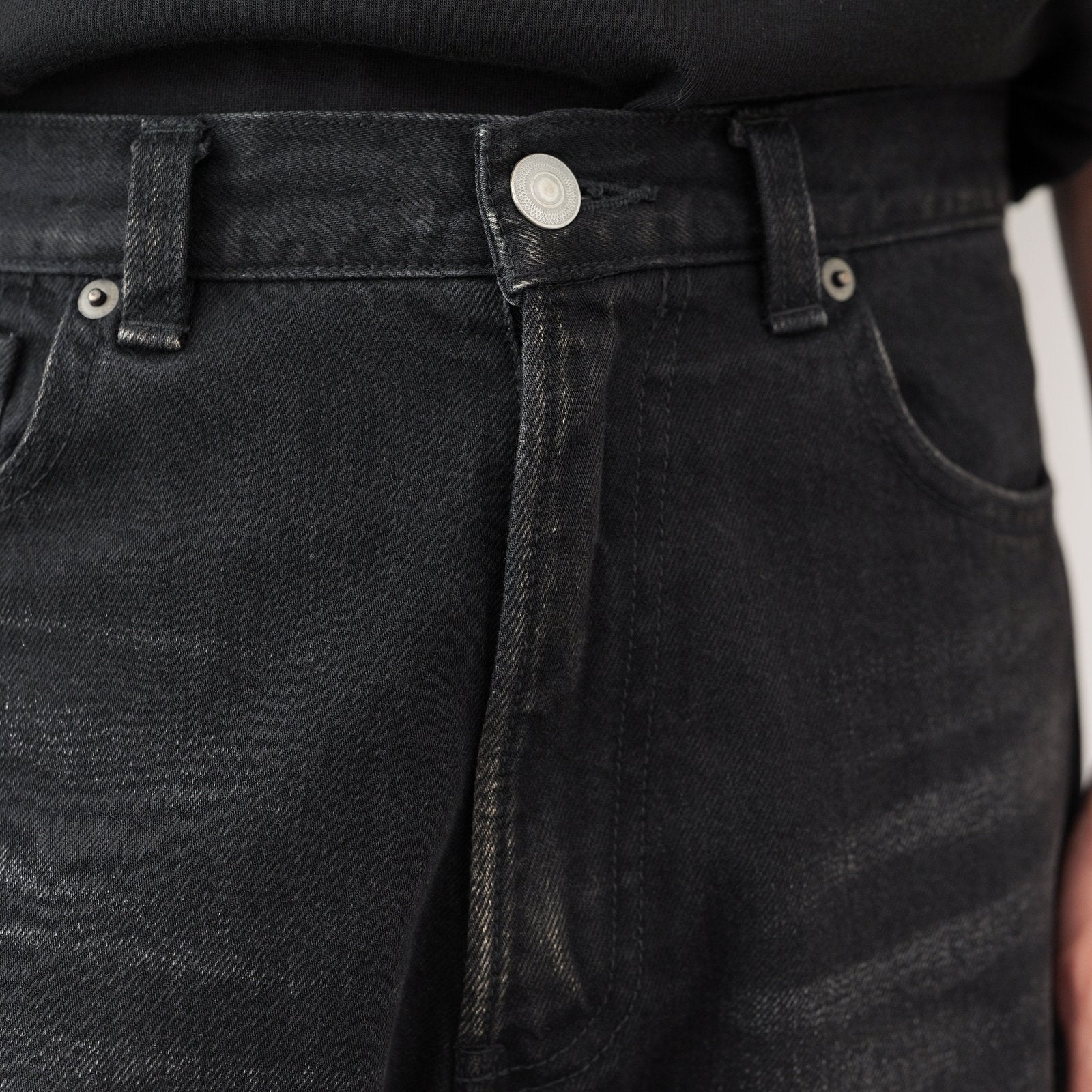 ブラックフェードデニム｜大人に似合う微ワイドデニムを国産で丁寧に